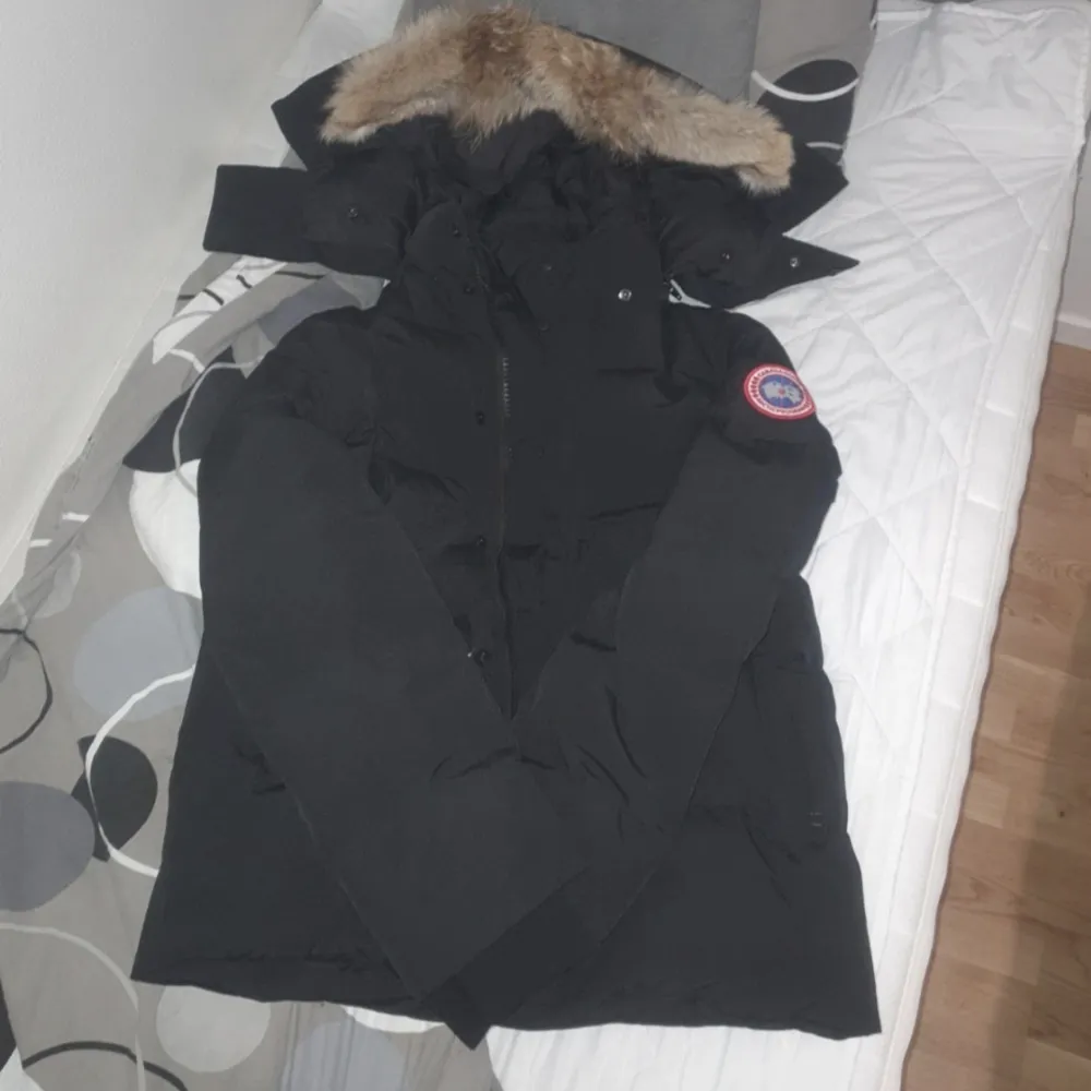 Helt ny oanvänd Canada Goose jacka. Perfekt dör vintern.. Jackor.