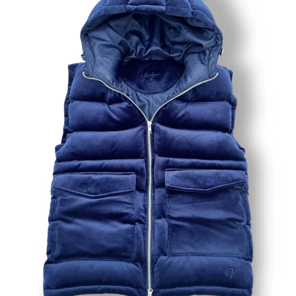 Mörkblå dunväst med huva