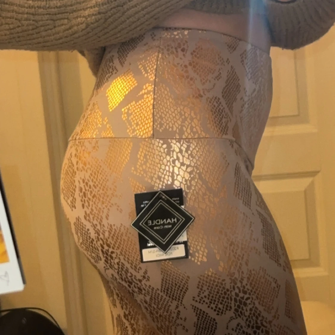 Beige leggings med ormmönster - 90