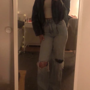 Jeans  - säljer nu mina jeans från Gina tricot i storlek 34, helt som nya o inga skador, inga täcken på användning ☺️