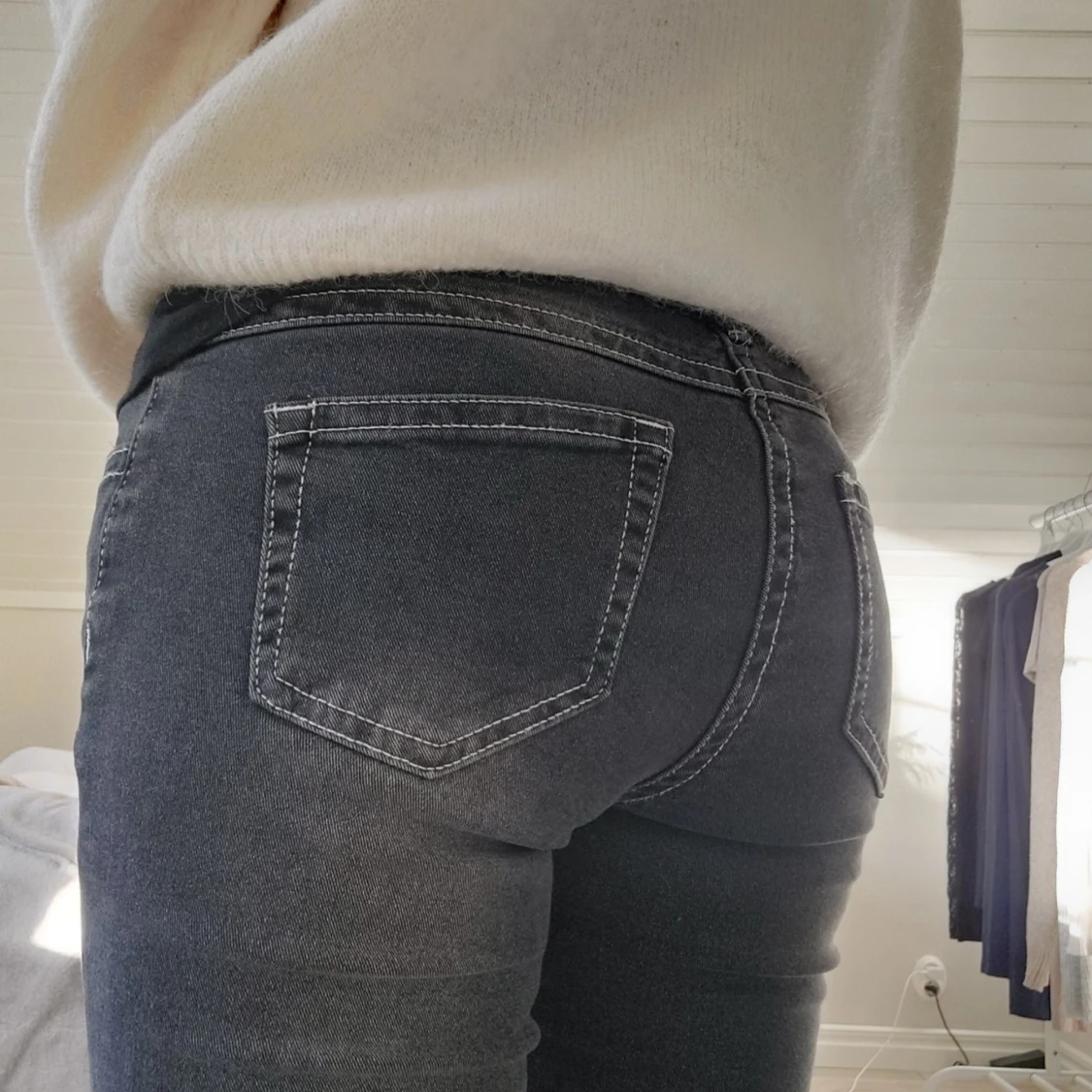 Svarta lågmidiade bootcut jeans - 91