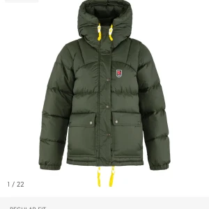 dunjacka från fjällräven - söker denna jacka från fjällräven. söker helst färgen deep forest, men skriv om ni har andra färger också. hör gärna av er om ni har en s-m, pris kan diskuteras💞💞