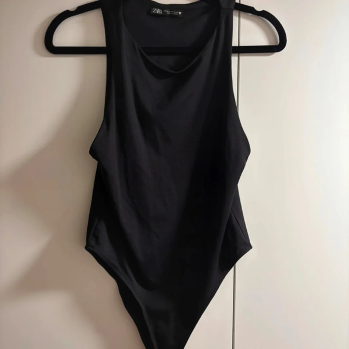 Svart ärmlös bodysuit från Zara