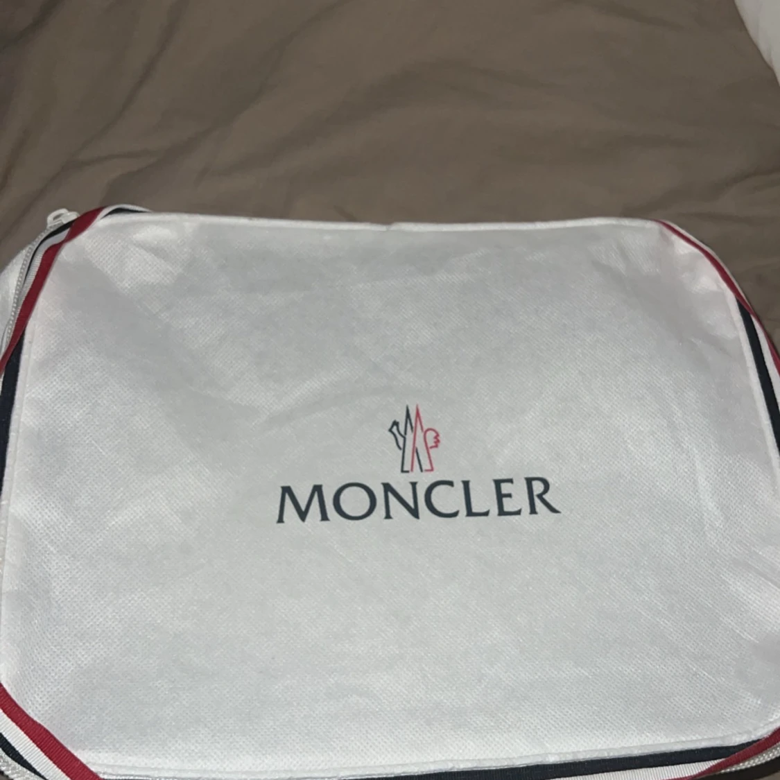 Svart mössa från Moncler - 91