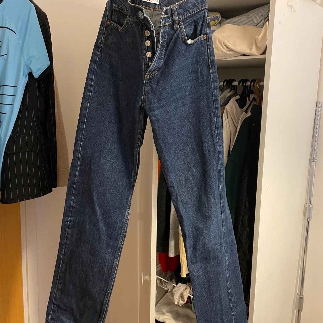 Zara Blå jeans med knappar - 91
