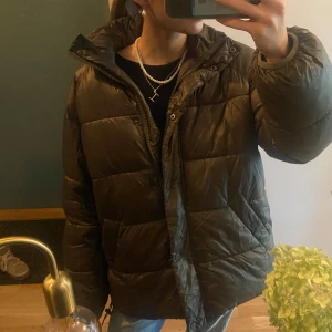 vinterjacka  - jättefin vinterjacka från Carin Wester köpt förra året💓 kom privat för fler bilder eller mått 