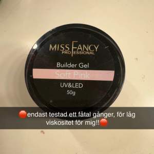 Säkjer detta gele ifrån miss fancy i soft pink. (50 gram, nypriset är 439) endast testad ett fåtal gånger och säljer då viskositeten var lite för låg för mig. 