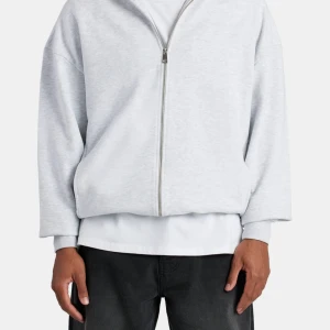 Cernucci zip ups - Medium cernucci tröja som var för stor. (Tröjan är väldigt stor för medium. Den har aldrig varit använd