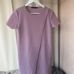 Rosa klänning - Stilren klänning, använd ett fåtal gånger