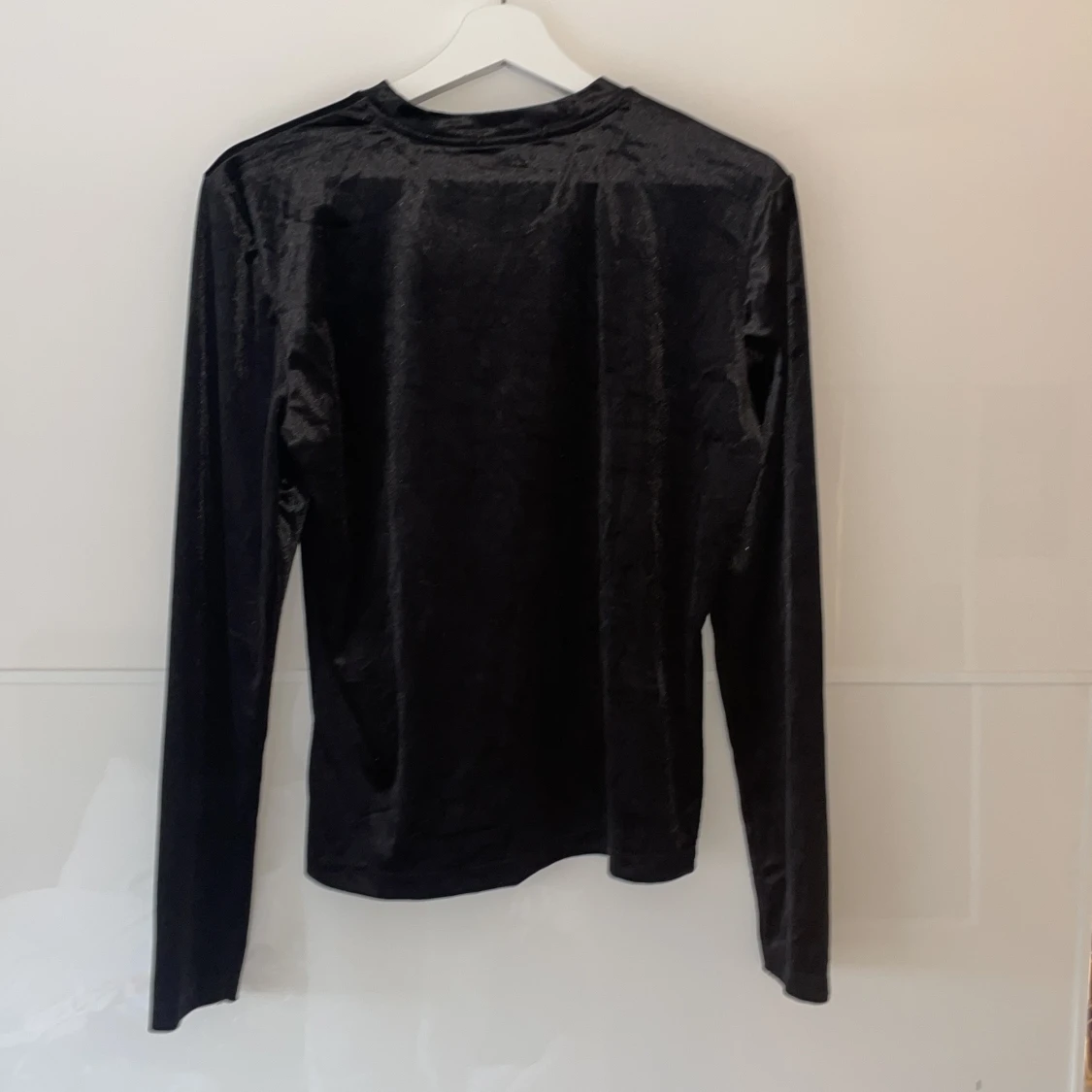 Svart sammetströja från BikBok - 90