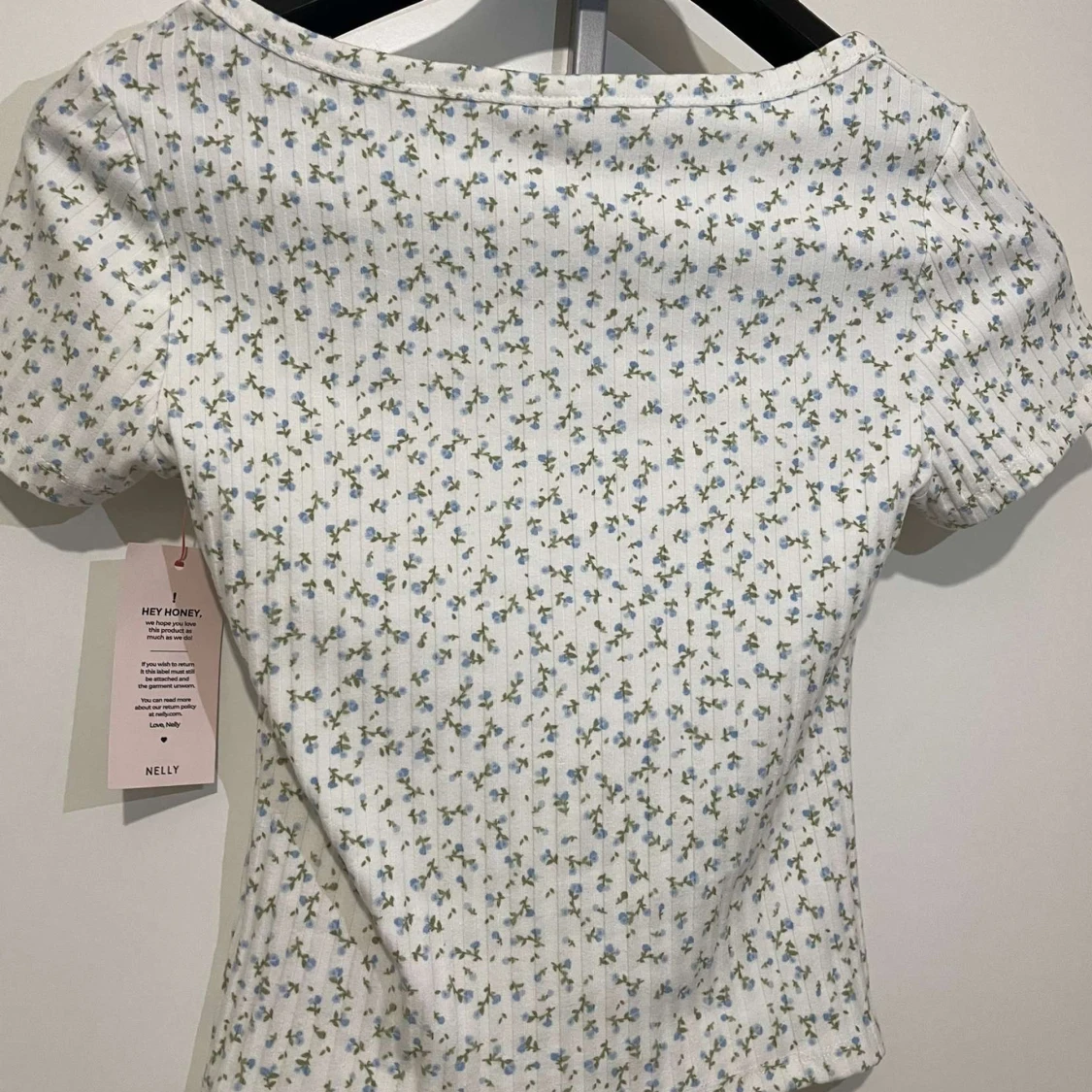 Blommig tröja från Nelly helt ny🌸 - 4