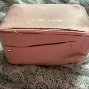 Beige necessär medelstor - Beige nescesär medelstor ej märkes