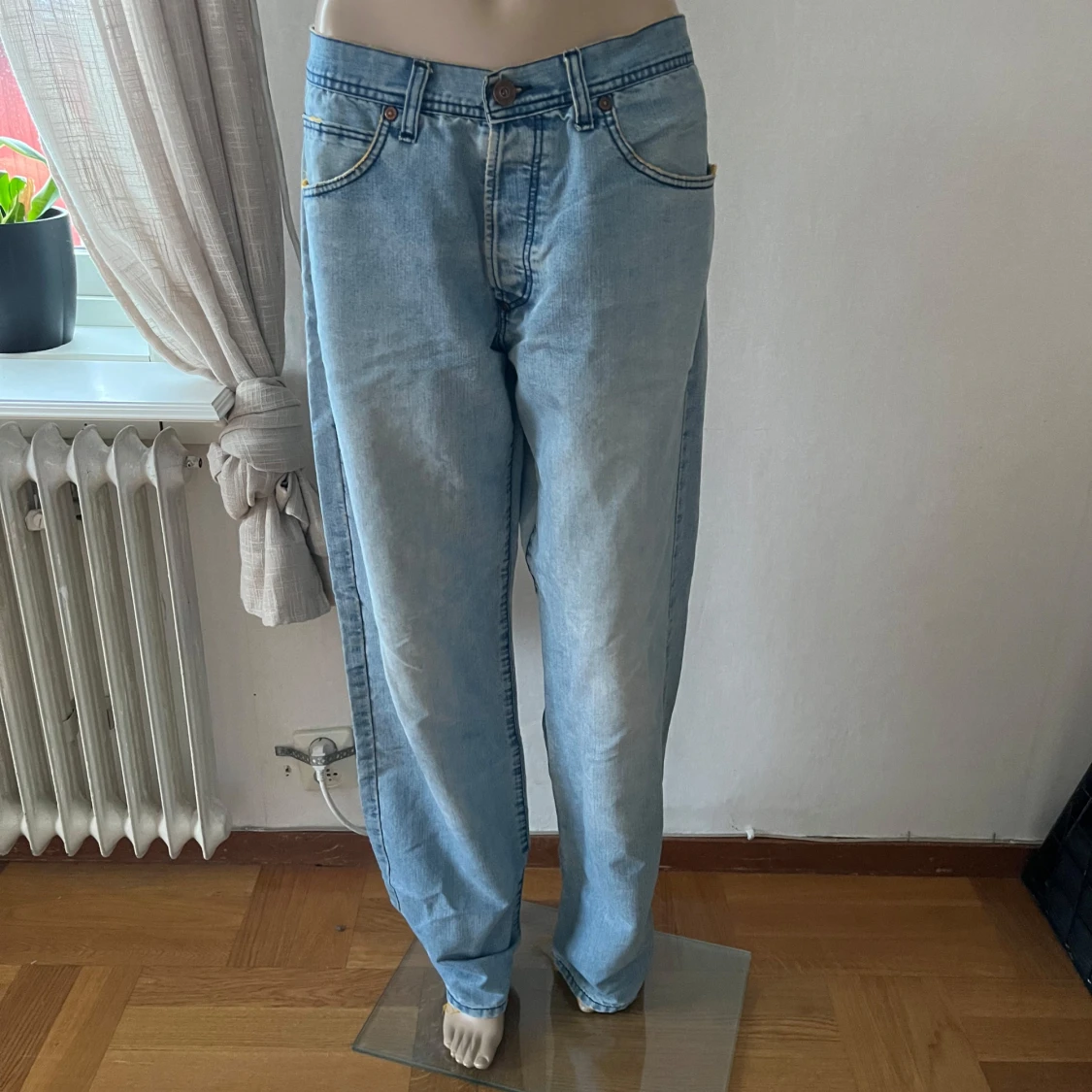 Ljusblåa baggy jeans
