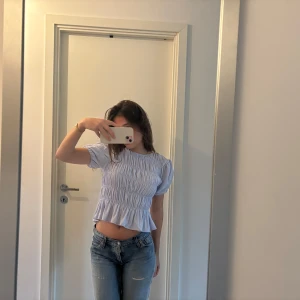 Ljusblå topp🩵 - Så söt ljusblå topp med puffärm från Mango✨🩵 Skriv för mer bilder!