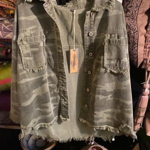 Tuff kamouflage jacka! - Super tuff jacka! Storlek S-M Bra skick!🦋