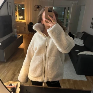 Teddyjacka hm - Fin teddyjacja från H&M, oanvänd med lapp kvar!