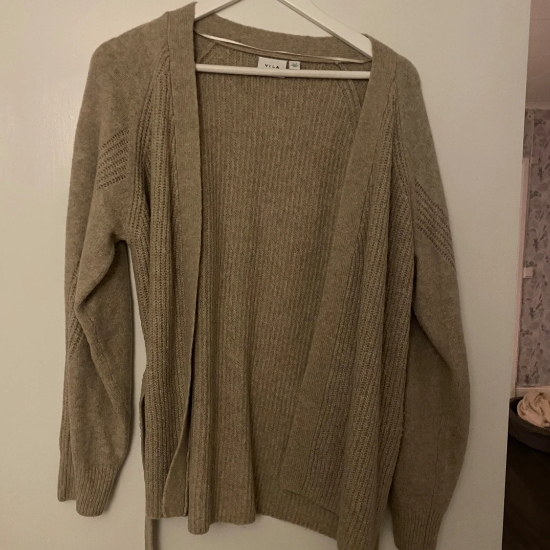 Beige stickad kofta från VILA - 90