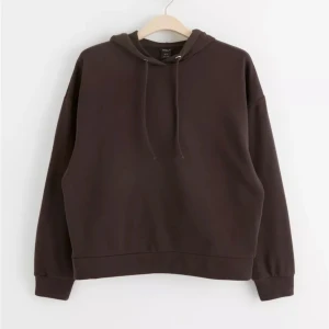 Brun hoodie  - Brun hoodie från Lindex 💕 använd men bra skick 💓 150kr+frakt 💘  (Har tagit bort snörena) 