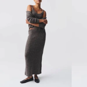 Söker Gina stickad kjol - Söker denna stickade kjolen från Gina i storlek xs-s