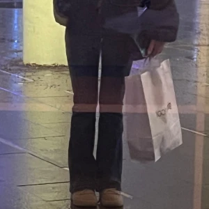 Gina young jeans  - säljer mina low waist bootcut jeans från gina för att dem inte kommer till andvänning. Tror nypris var mellan 400-500kr men minns inte riktigt. Innerbenslängd: 70cm