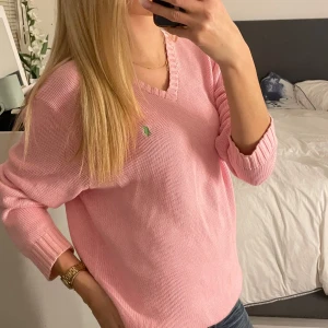 Tröja  - Jätte fin rosa tröja ifrån Ralph Lauren i storlek L!!😍🥰
