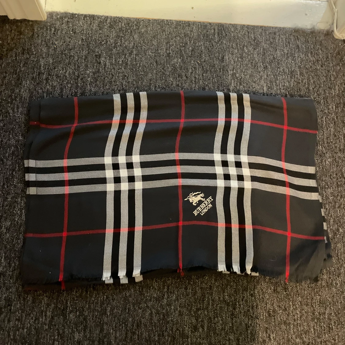 En burberry sjal/halsduk - 90