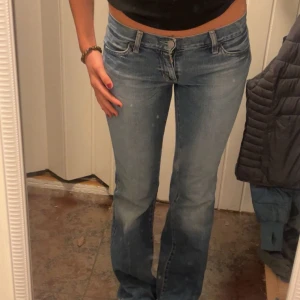 Lågmidjade jeans  - Väldigt låga bootcut från gap i jättefint skick! Midjemått 37/38 cm tvärs över, jag är 167 som referens🙌🏼🙌🏼