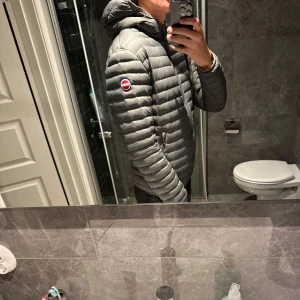 Grå Colmar jacka - Snygg colmar jacka som funkar bra till hösten. 