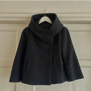 Blå zara kappa  - Säljer super söt zara kappa som inte kommer till användning 🌟❤️