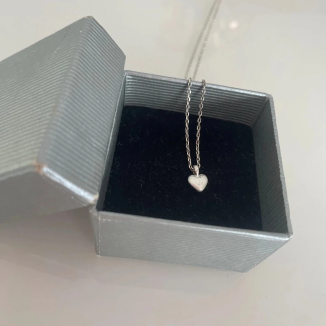 SOPHIA halsband med hjärthänge