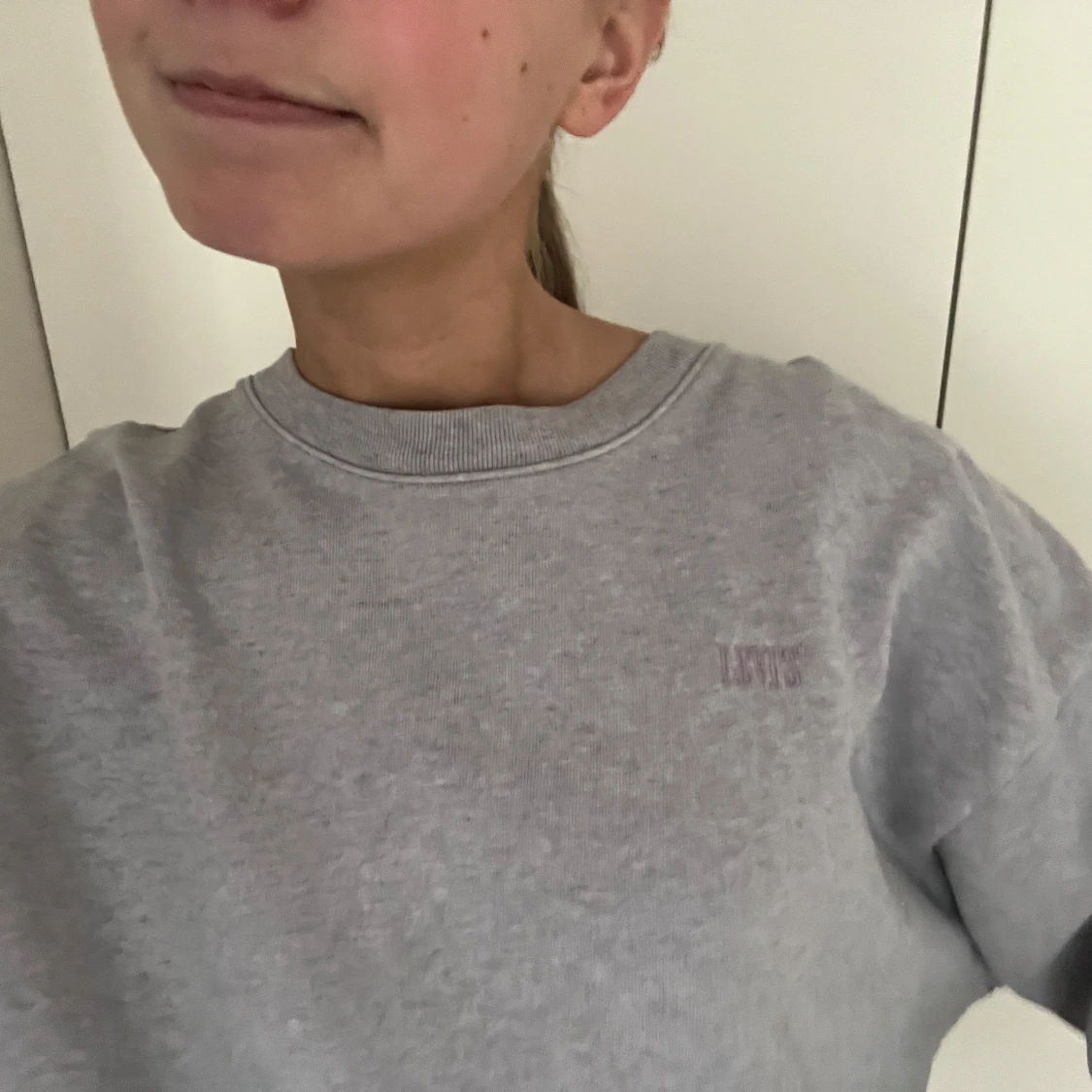 Grå sweatshirt från Levi's - 2