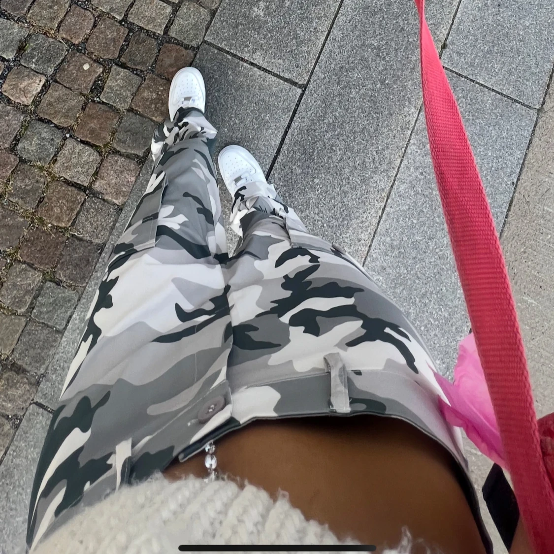 Ett par militärmönstrade byxor  - 1