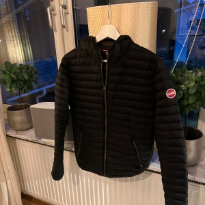 Colmar jacka - Colmar Dunjacka med luva sälj eftersom den blivit förliten, inga skador, kom privat för bud eller trades!