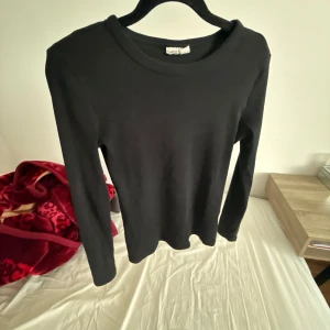 Body tröja  - Body tröja fin och perfect från gina köpte för 350 kr och säljer billigare