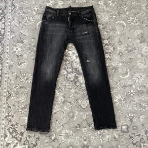 Dsquared2 jeans - Dsquared2 jeans, samma skick som på bilden, storlek 48