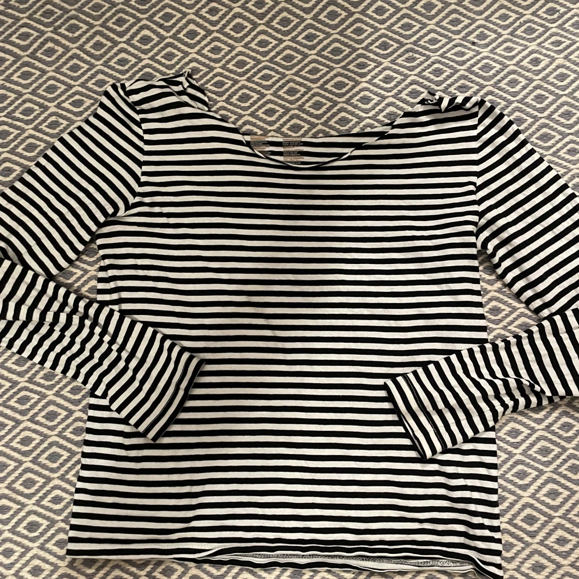 Svartvit randig långärmad topp - 1