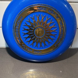 Utomhusspel Aktiviteter Ultimate Flying Disc  - Utomhusspel Aktiviteter Ultimate Flying Disc  blå med guld detaljer. Mycket bra kvalitet bästelde flera år sen från nätet 