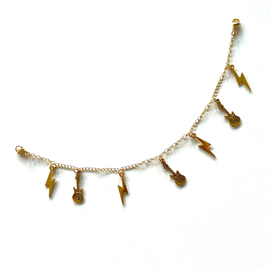 Guldfärgat accessoarsmycke 