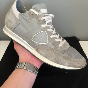 Philip model trainers  - Säljer nu mina stilrena Philip moddel trainers, Inga defekter på dom skulle säga att dem är 8/10 sick. skriv om ni har frågor👊