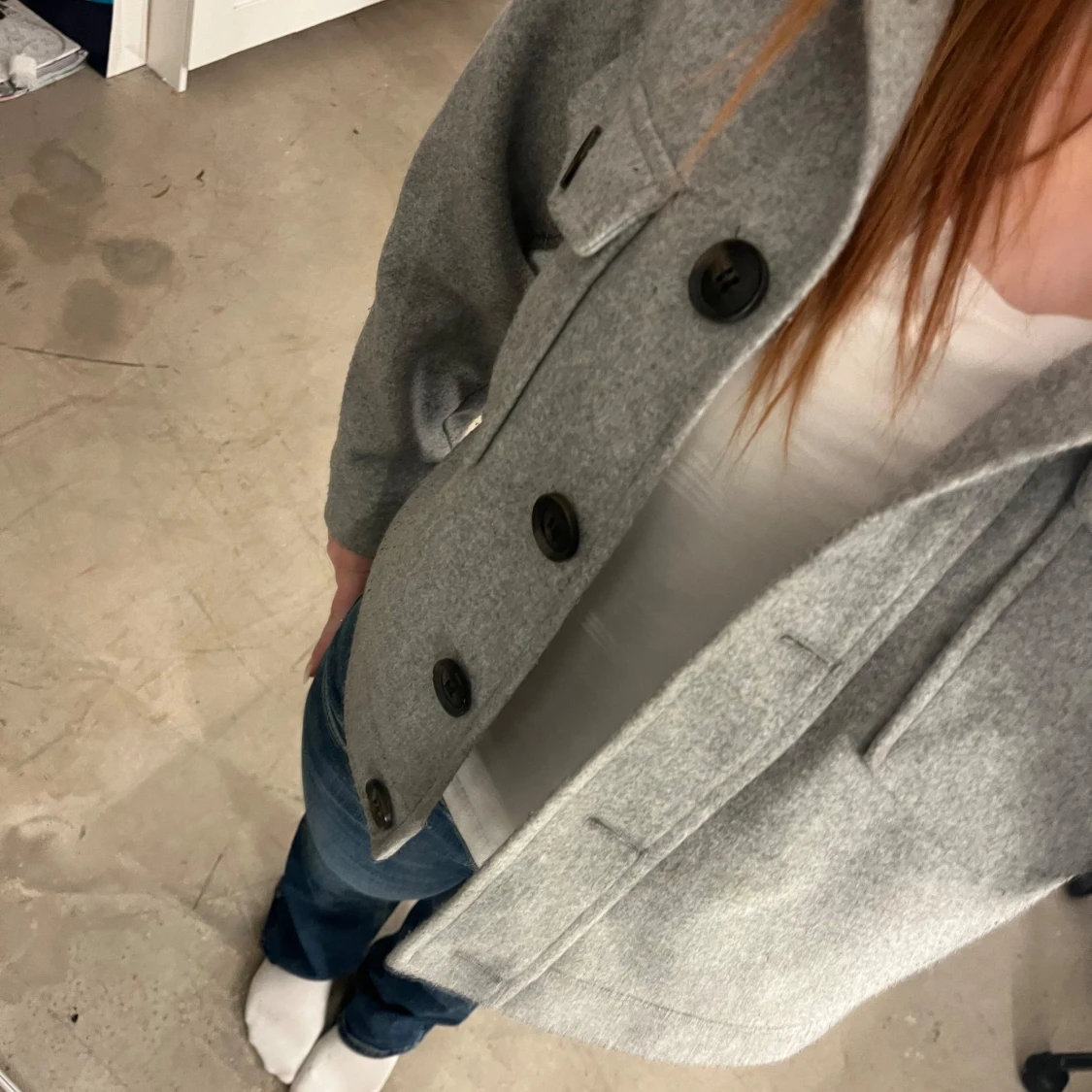 Grå kavaj med stora knappar - 2