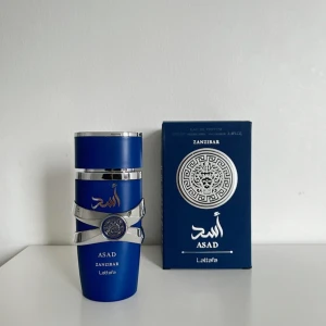 Lattafa asad zanzibar - Köpt för 282kr på Normal, nästan helt full 