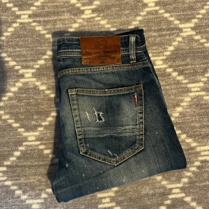 Taylor Tweed  - Säljer dessa riktigt feta jeans för ett riktigt bra pris. Skick:10/10, Storlek: 31 passar 30. Pris kan sänkas vid snabb affär