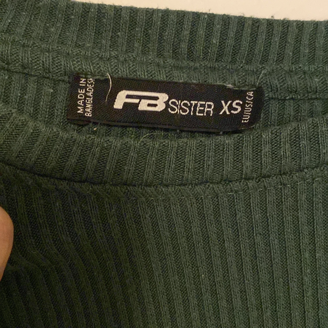 Mörkgrön ribbad tröja från FB Sister - 1