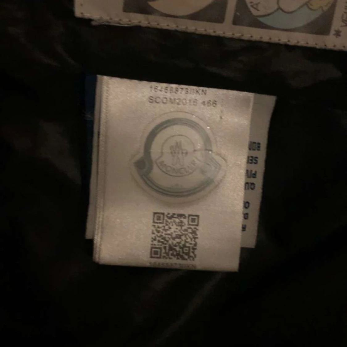 Svart dunjacka från Moncler - 2