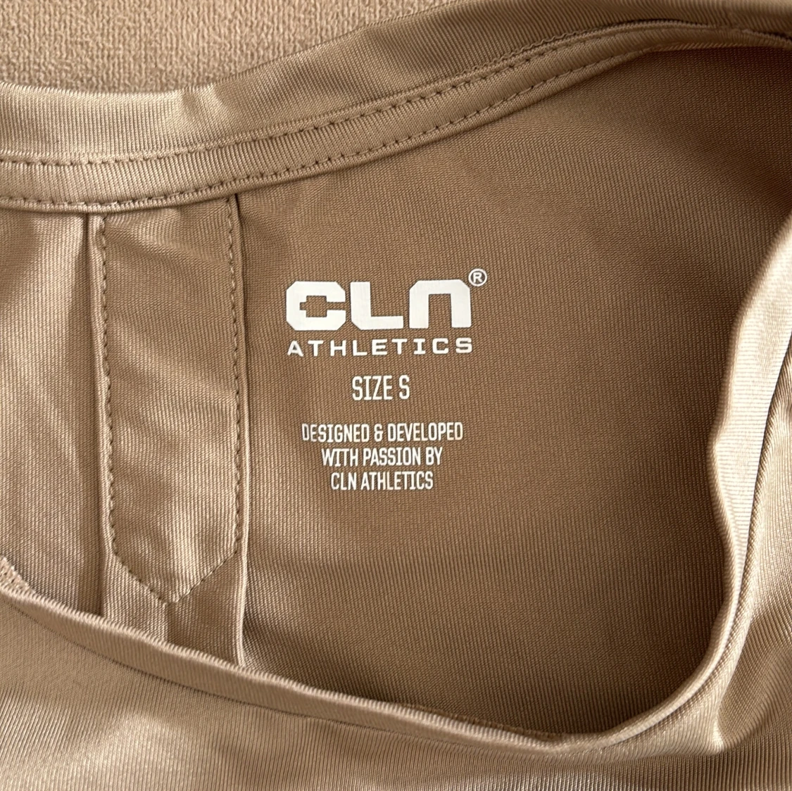 Beige träningstshirt från CLN Athletics - 3