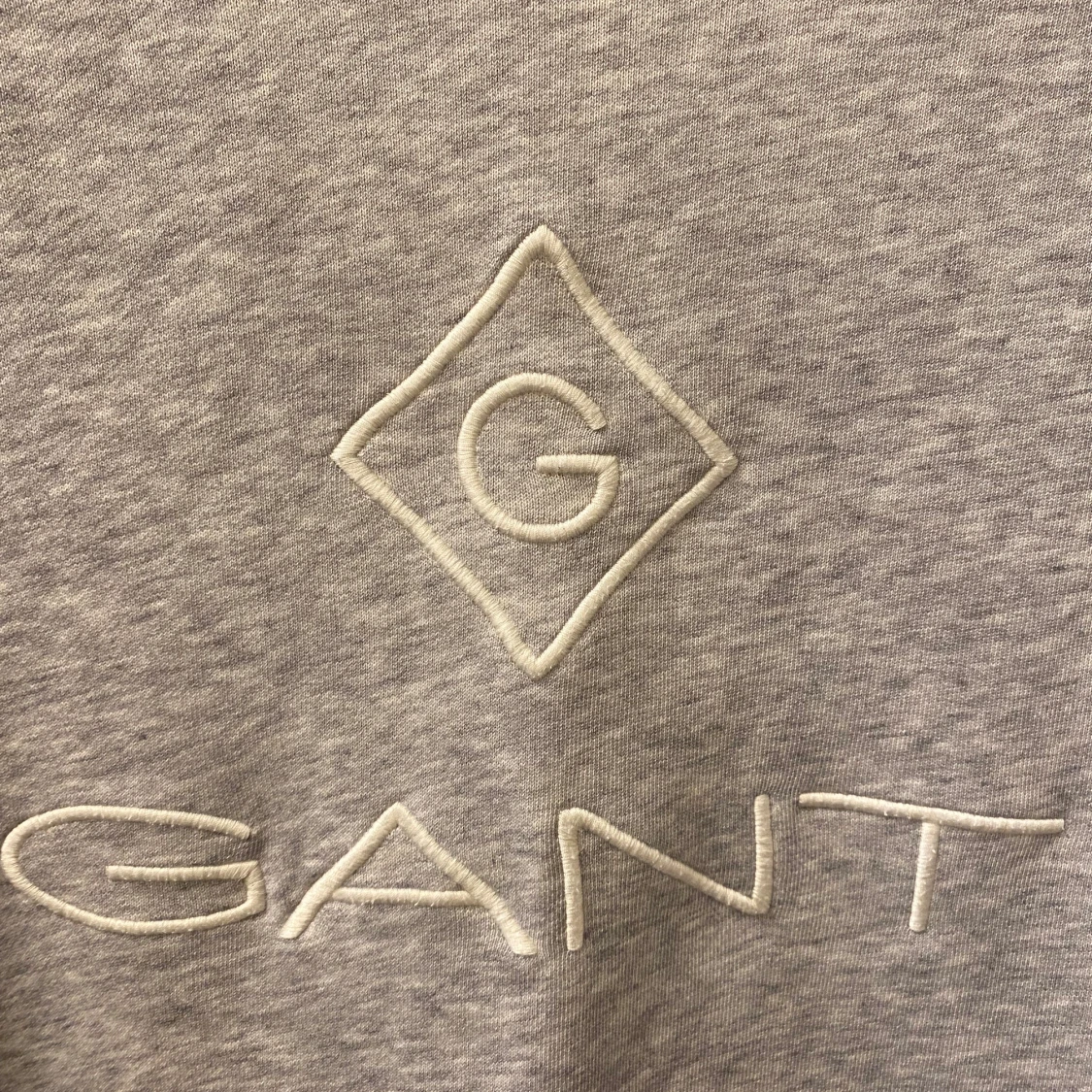 Grå sweatshirt från GANT stl 176