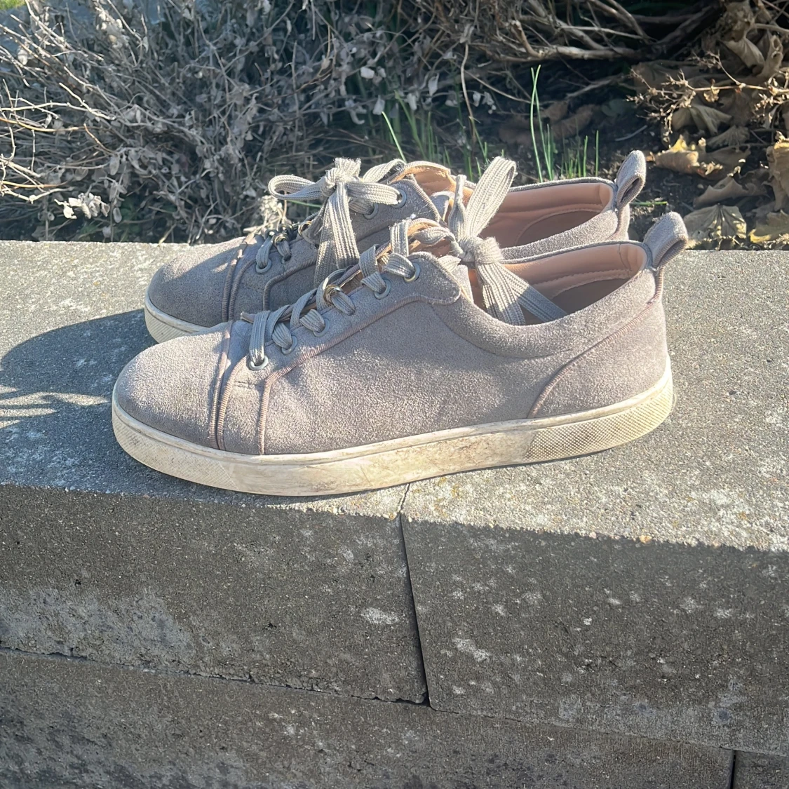 Grå sneakers med snörning - 2