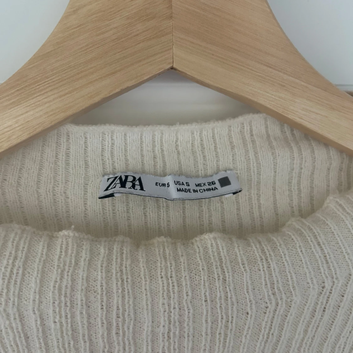 Vit ribbad tröja från Zara - 91