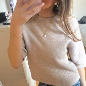 Beige stickad tröja☺️☺️ - Så söt trekvartärmad stickad tröja från & other stories som jag inte använt på typ två år🥰🥰😙