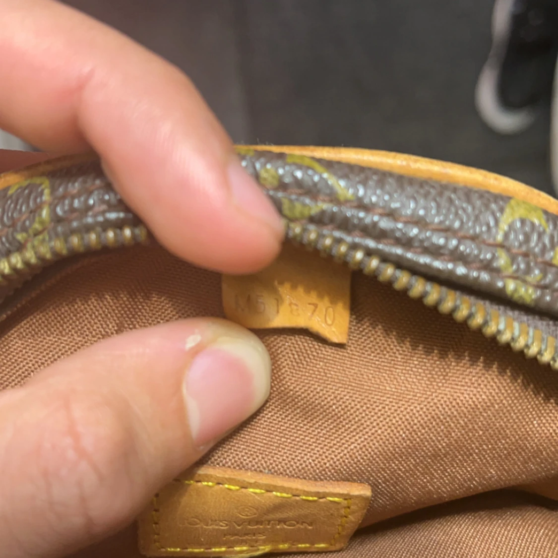 Brun axelväska från sLv - 91